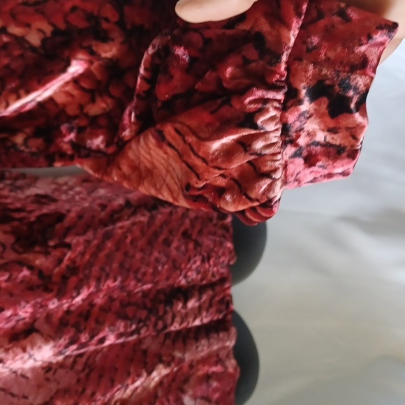 Project RUNWAY Red Snake Print Blouse. M, stretchy, elastic waist band - Picture 3 of 8